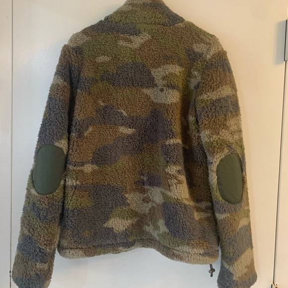 Thread and Supply Camo  zip up fleece jacket - Picture 4 of 9